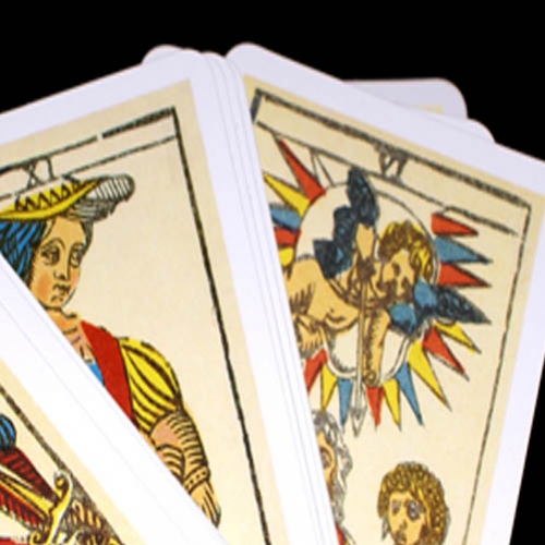 Qual a diferença entre o baralho comum e os Arcanos Menores?